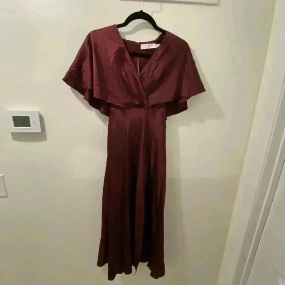 ASTR the Label Alessia Satin Flutter sleeve midi dress Size XS, WINE - Picture 2 of 5